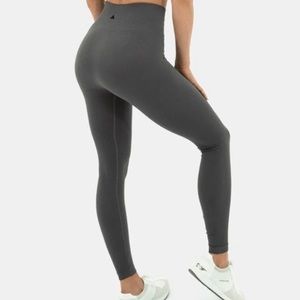 Balance Athletica Quarts Collection legging